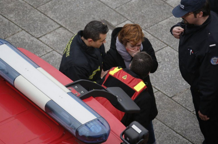 12 dead in Paris terror attack; 1 suspect surrenders