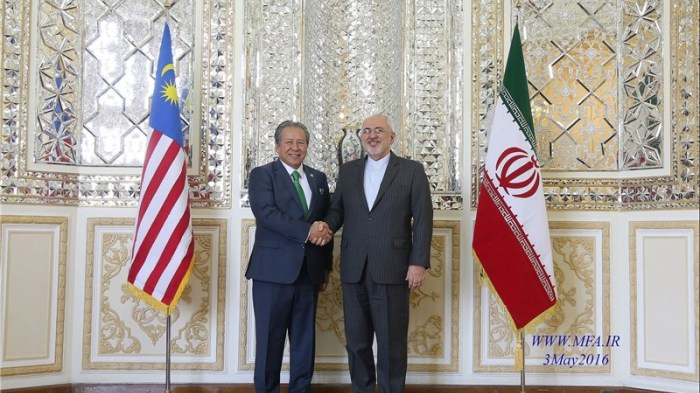 Iranian, Malaysian FMs Weigh Plans to Cement Ties