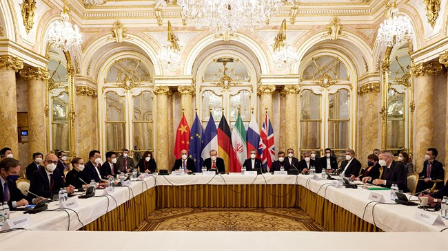Intense talks held in Vienna for lifting US sanctions