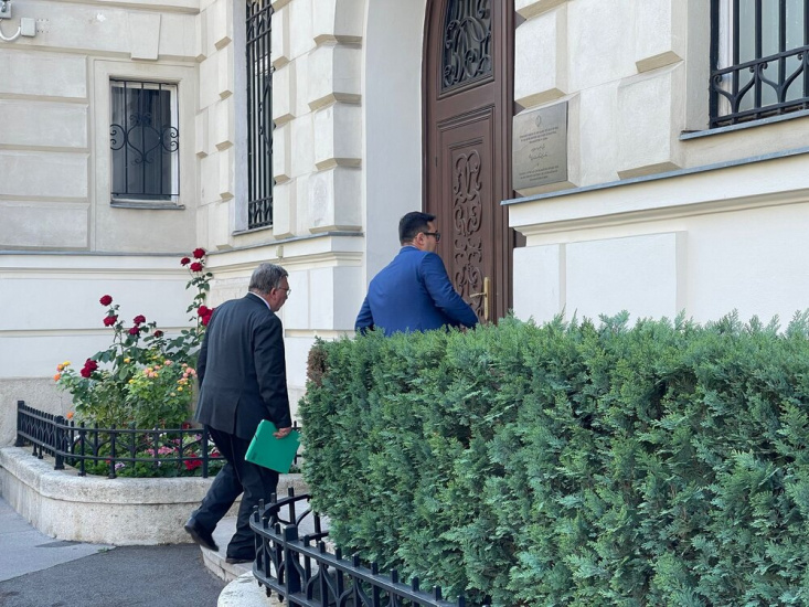 ”Iran warns U.S. "hours in Vienna are decisive