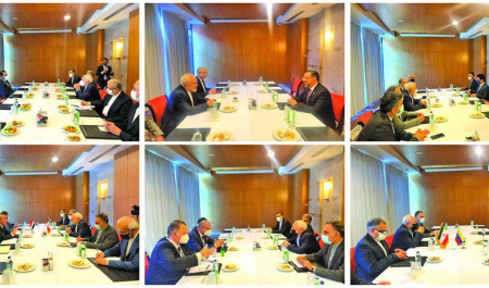 Zarif holds high-level talks in Antalya Diplomacy Forum