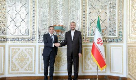 ’IAEA chief meets Iran FM, stresses finding ‘creative solutions