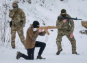 شهروندان اوکراینی برای درگیری احتمالی با روسیه آموزش می بینند