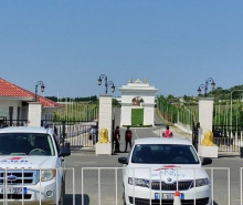 اردوگاه مانز، ابتذال شر