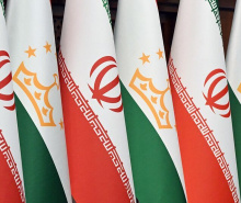 تاجیک محزون، ایران درگیر