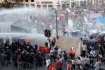 بیروت در گیر و دار زباله‌های شهری و سیاسی