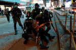 تظاهرات کنندگان هنگ کنگ به خیابان ها بازگشتند