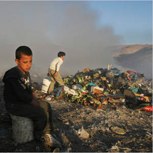 اينجا غزه ؛ زباله زندگى ماست