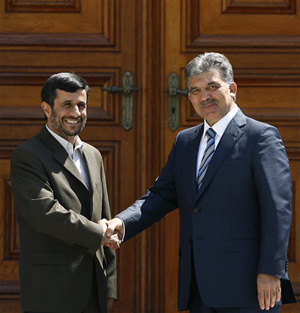 احمدی نژاد و عبدالله گل در نشست سران گروه دی 8 شرکت می‌کنند