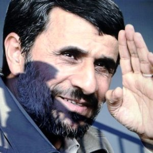 الشرق الاوسط: چه بخواهيم چه نخواهيم سفر احمدىنژاد مهم است
