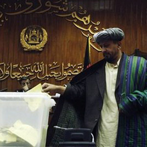 ضربه سخت پارلمان افغانستان به حامد کرزاى