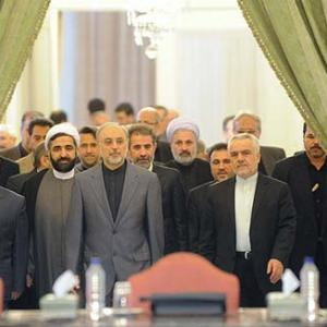 مجله هفته/ حاشيه نگارى بر خبرهاى ايرانى -1