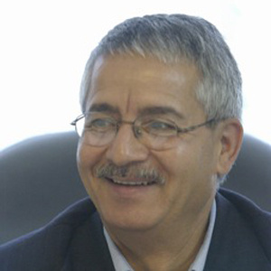 تحريم فيسبوک بىفايده است