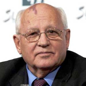 گورباچف: پوتین به کرملین نرود