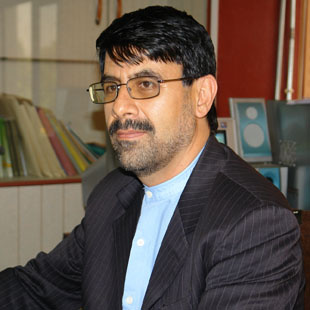 در گذر دموکراسی و استبداد