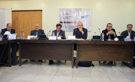 از لزوم پرهیز از شعارزدگی تا تقویت میانه روی