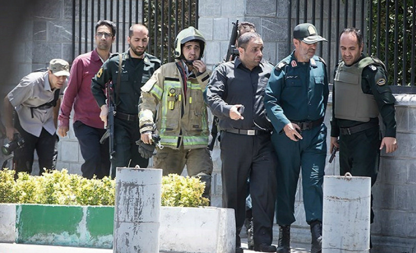 یکی همدردی میکند و دیگری توهین