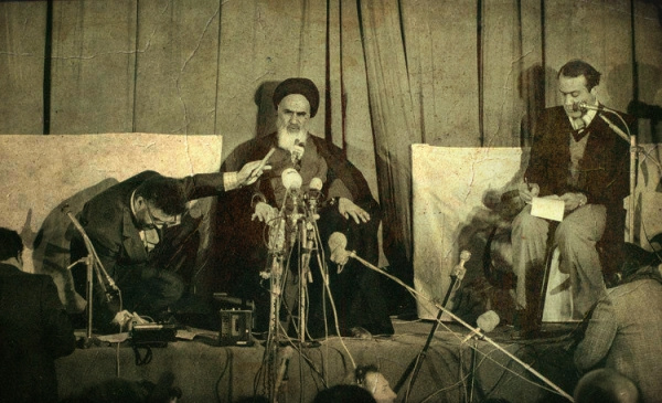 یزدی نسخهٔ کوچکتر آیتالله خمینی است