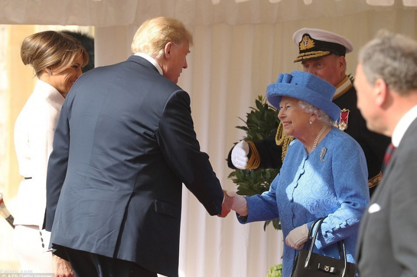 حرکات جنجالی ترامپ در حضور ملکه انگلیس