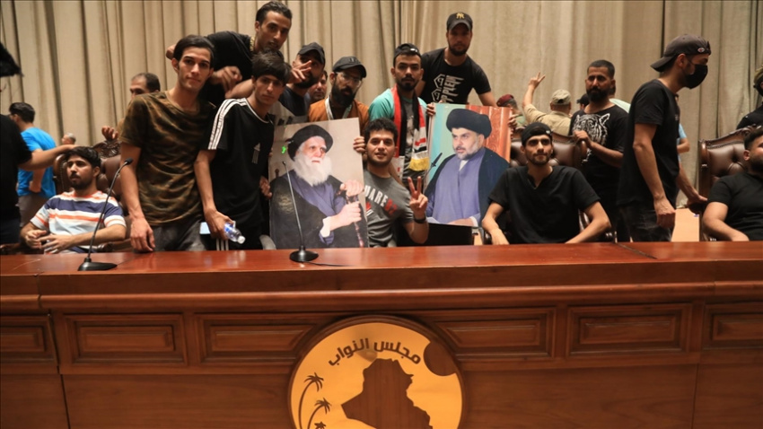 صفکشی خیابانی صدریها با حمله به صحن پارلمان