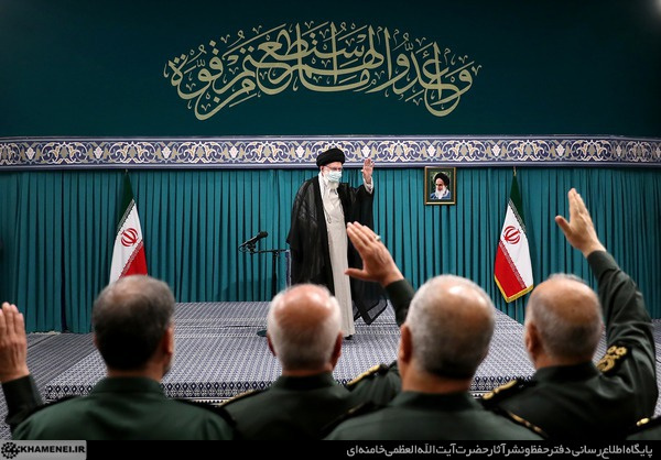 رهبر انقلاب: نزدیک قلهایم، خستگی و ناامیدی ممنوع