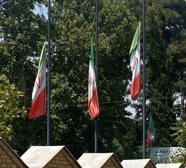 عبور از بحران ها و دشواریهای فرارو