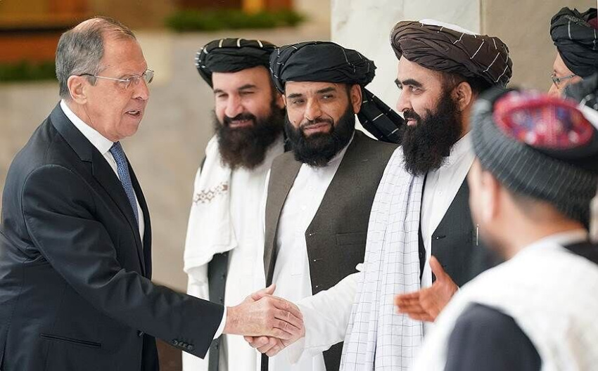 بیرق سفید طالبان در میدان سرخ
