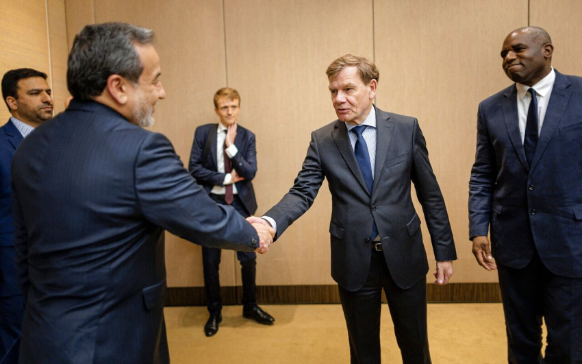 پنجره نیمه‌باز