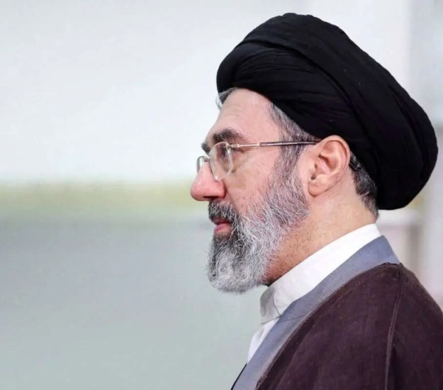 رهبر انقلاب: خون‌بهای تک تک شهیدان را مطالبه خواهیم کرد