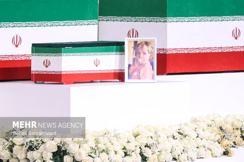 مراسم ادای احترام به پیکر رهبر شهید انقلاب