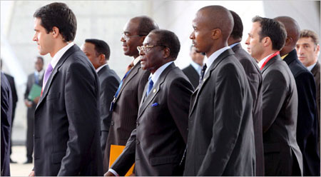 سایه موگابه بر اجلاس رهبران اروپایی ـ آفریقایی