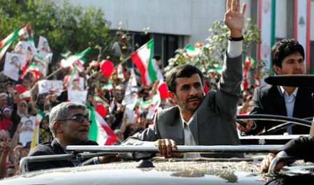 الشرق الاوسط: چه بخواهيم چه نخواهيم سفر احمدىنژاد مهم است