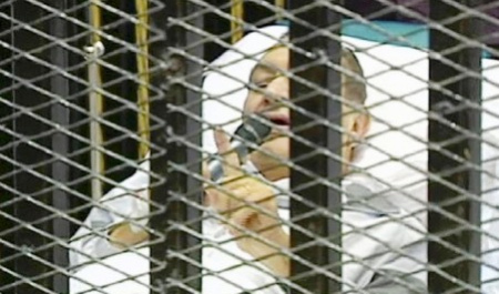 مبارک از قفس اتهام می پرد؟