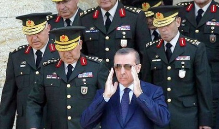 کنار رفتن نظامیان ترکیه از کاخ شیشه‌ای سیاست