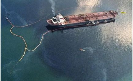 میلیون ها بشکه نفت ایران روی آب 