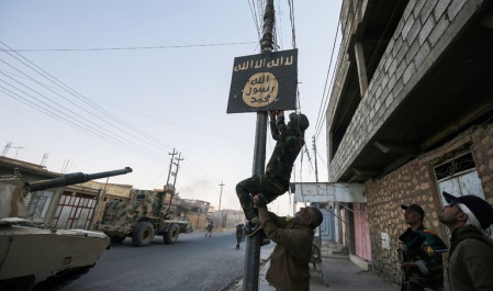 داعش در حال نابودی است، اما تا پای جان می جنگد 