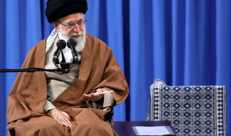 مثلثی در این قضایا فعال بود؛ آمریکا و صهیونیستها، یک دولت خرپول اطراف خلیج فارس و منافقین