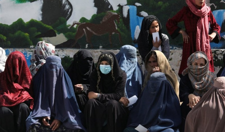 زنان در افغانستان: "ما زنده ایم، اما زندگی نمی کنیم"