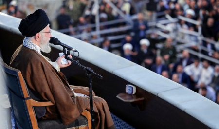رهبر انقلاب: دشمنی استکبار با ملّت ایران با عقبنشینیهای موضعی از بین نمیرود