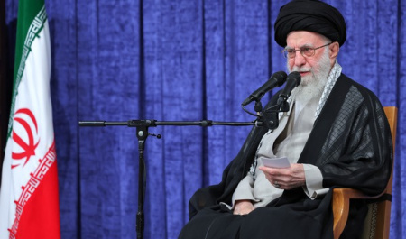 رهبر انقلاب: ملت ایران در برابر خواسته اهانت‌آمیز آمریکا برای گوش به‌فرمانی، با قدرت می‌ایستد