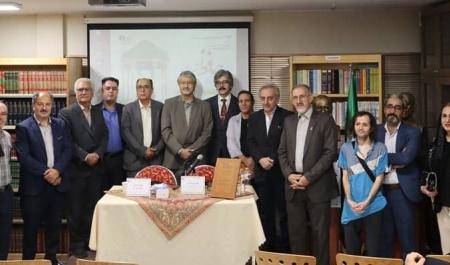 حافظ کسی است که در هیچ قالبی نمی‌گنجد