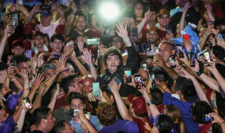 تغییرات اساسی بیخ گوش ترامپ