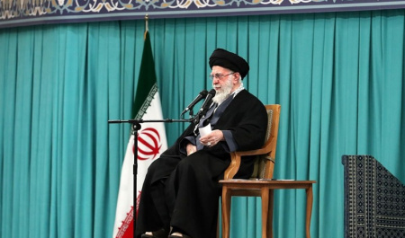 رهبر انقلاب:  ما رئیس‌جمهور آمریکا را مجرم می‌دانیم