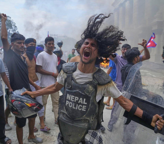 چرخه فروپاشی دولت‌های شکننده از فساد اقتصادی و رانت