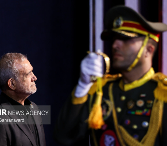 ادای احترام میهمانان عالی‌رتبه خارجی به پیکر رهبر شهید انقلاب