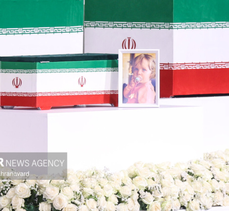 مراسم ادای احترام به پیکر رهبر شهید انقلاب